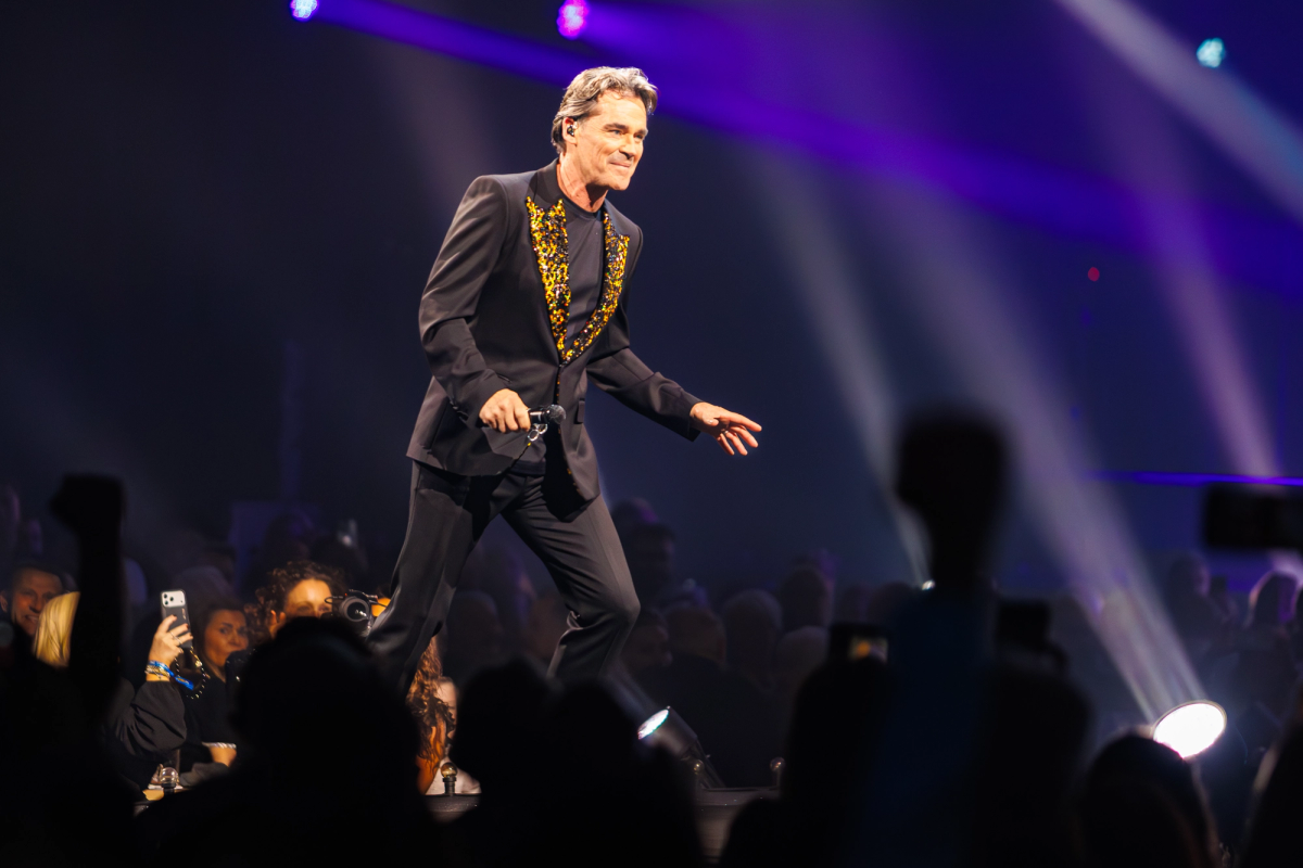 Jeroen van der Boom tijdens het optreden op RTM Stage bij The Pianoman Live 2025.