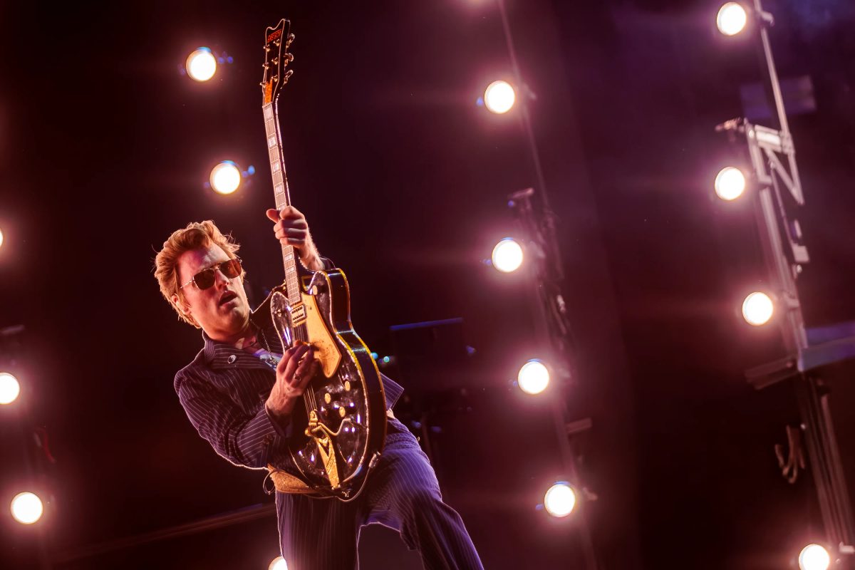 Spike van Zoest (DI-RECT) tijdens het optreden op Zeeland bij Concert at SEA 2026.
