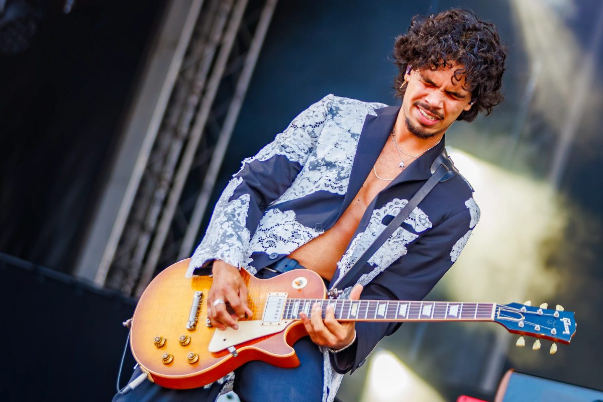 Cedric Siegers tijdens het optreden op Zeeland bij Concert at SEA 2026.
