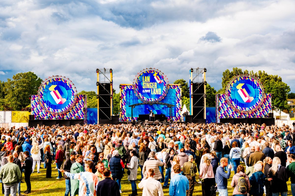 Mart Hoogkamer tijdens het optreden op Mainstage bij Lansingerland Live 2026.