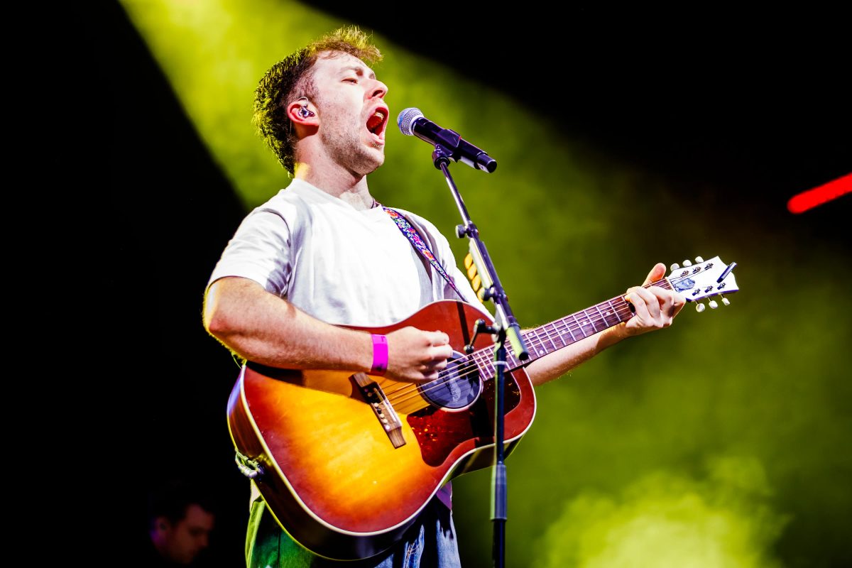 Kingfishr tijdens het optreden op BUD MAINSTAGE bij Dauwpop 2026.