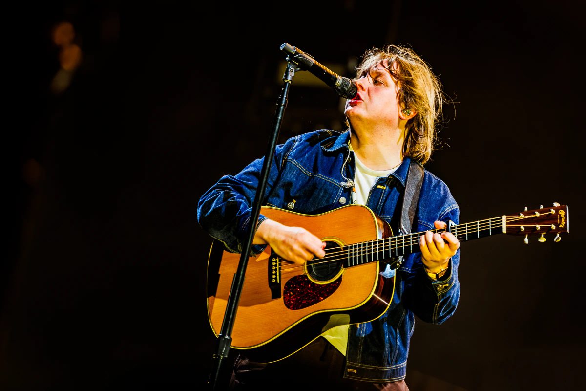 Lewis Capaldi performing on MAYHEM at Hullabaloo 2026.