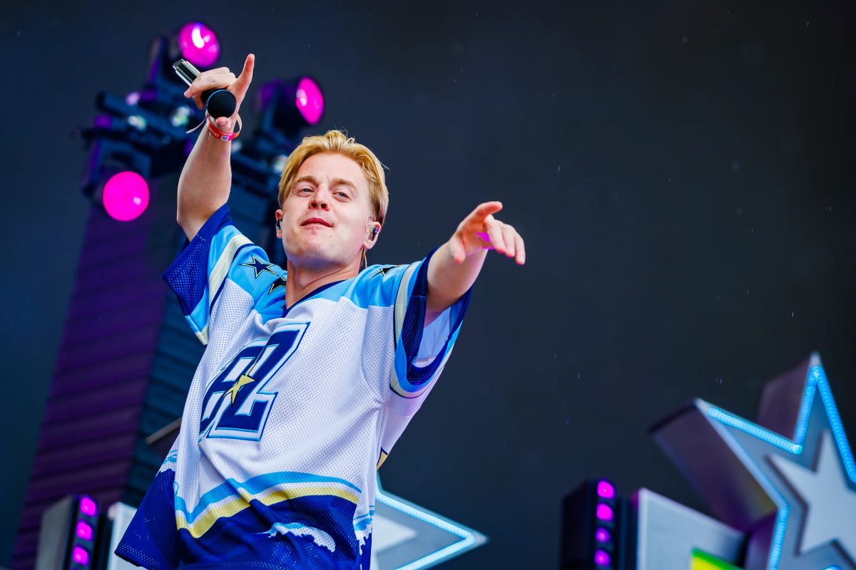 Bankzitters tijdens het optreden op Zeeland bij Concert at SEA 2026.