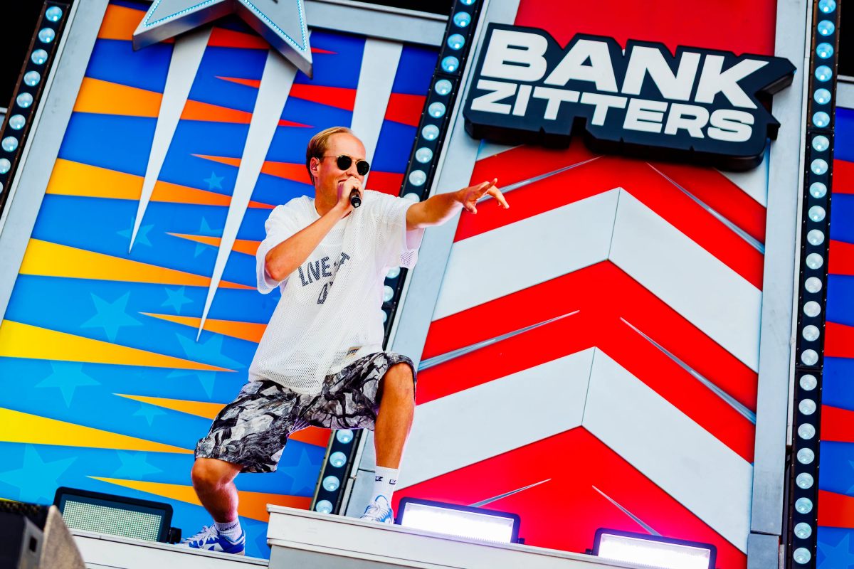 Bankzitters tijdens het optreden op Mayhem bij Hullabaloo 2025.