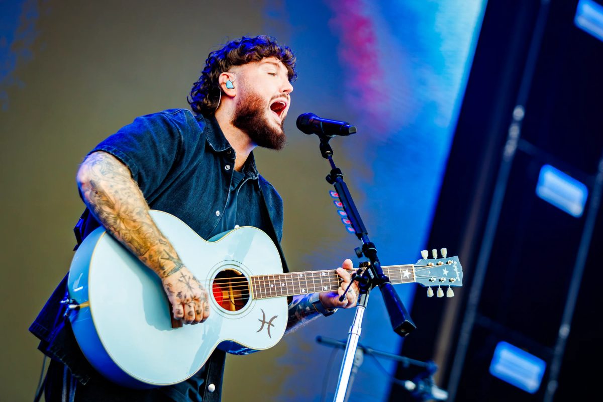 James Arthur tijdens het optreden op Zeeland bij Concert at SEA 2026.