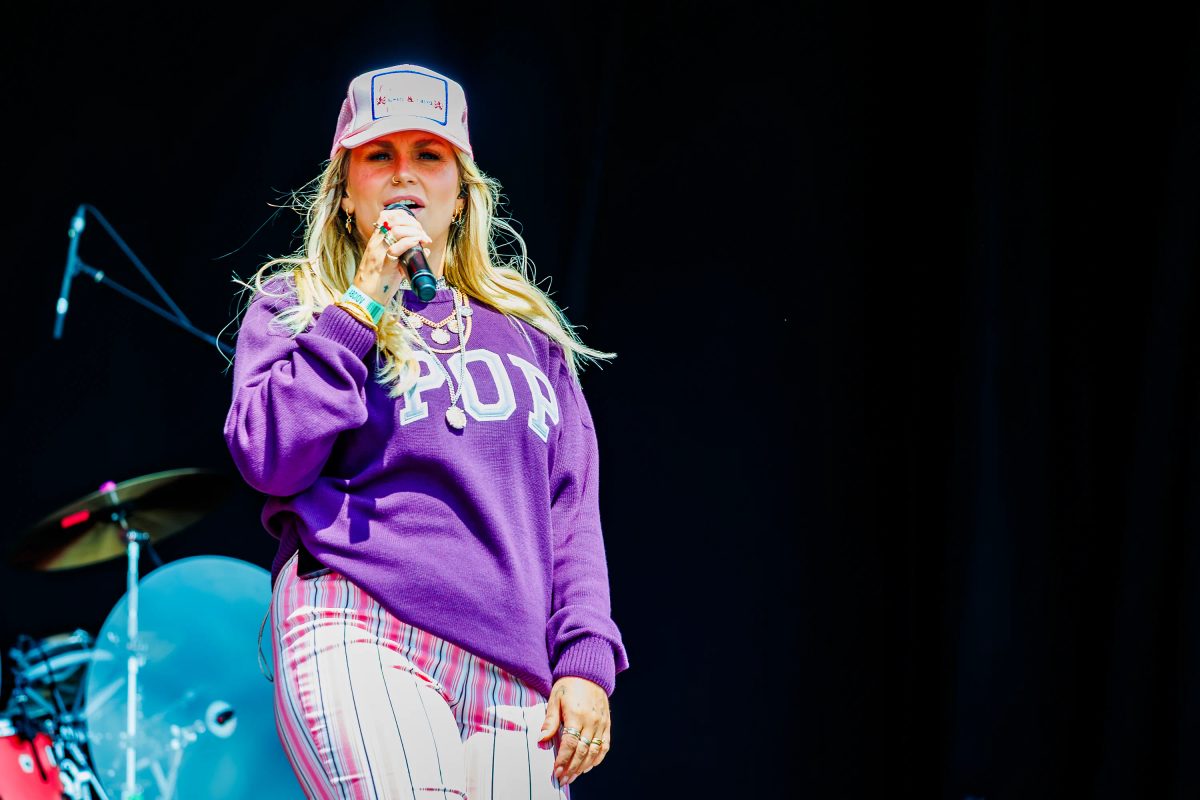Roxeanne Hazes tijdens het optreden op Mainstage bij Lansingerland Live 2025.