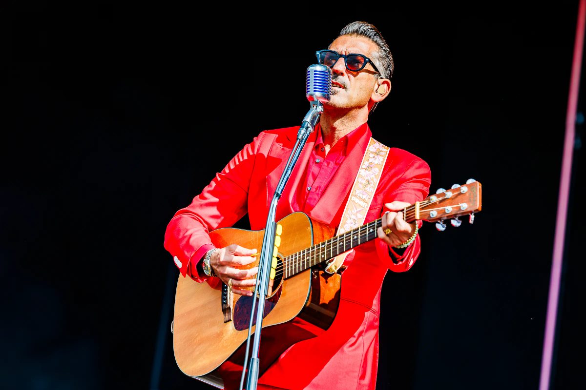 Danny Vera tijdens het optreden op MAYHEM bij Hullabaloo 2026.