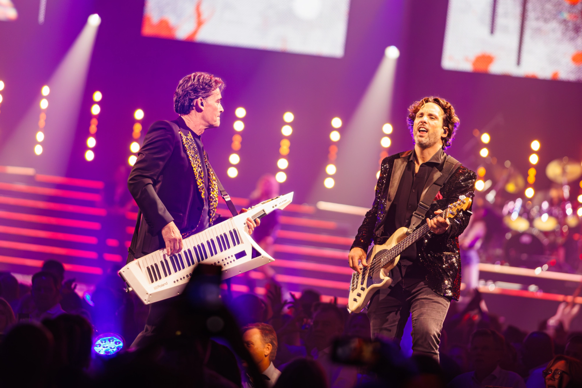 Jeroen van der Boom tijdens het optreden op RTM Stage bij The Pianoman Live 2025.
