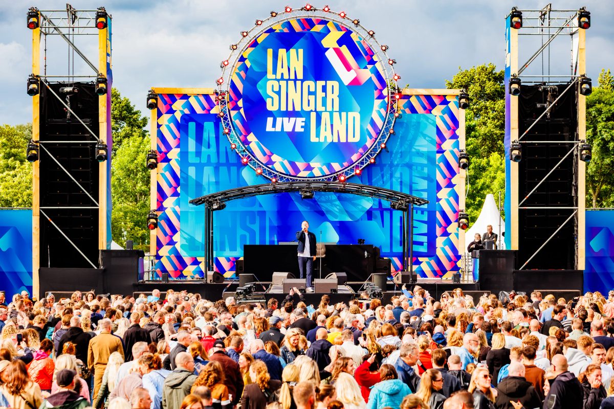 Mart Hoogkamer tijdens het optreden op Mainstage bij Lansingerland Live 2026.