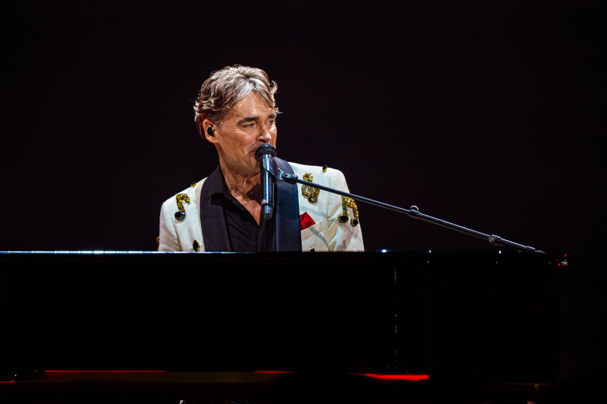 Jeroen van der Boom tijdens het optreden op RTM Stage bij The Pianoman Live 2025.