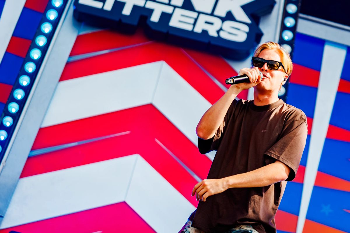 Matthyas Het Lam (Bankzitters) performing on Mayhem at Hullabaloo 2025.