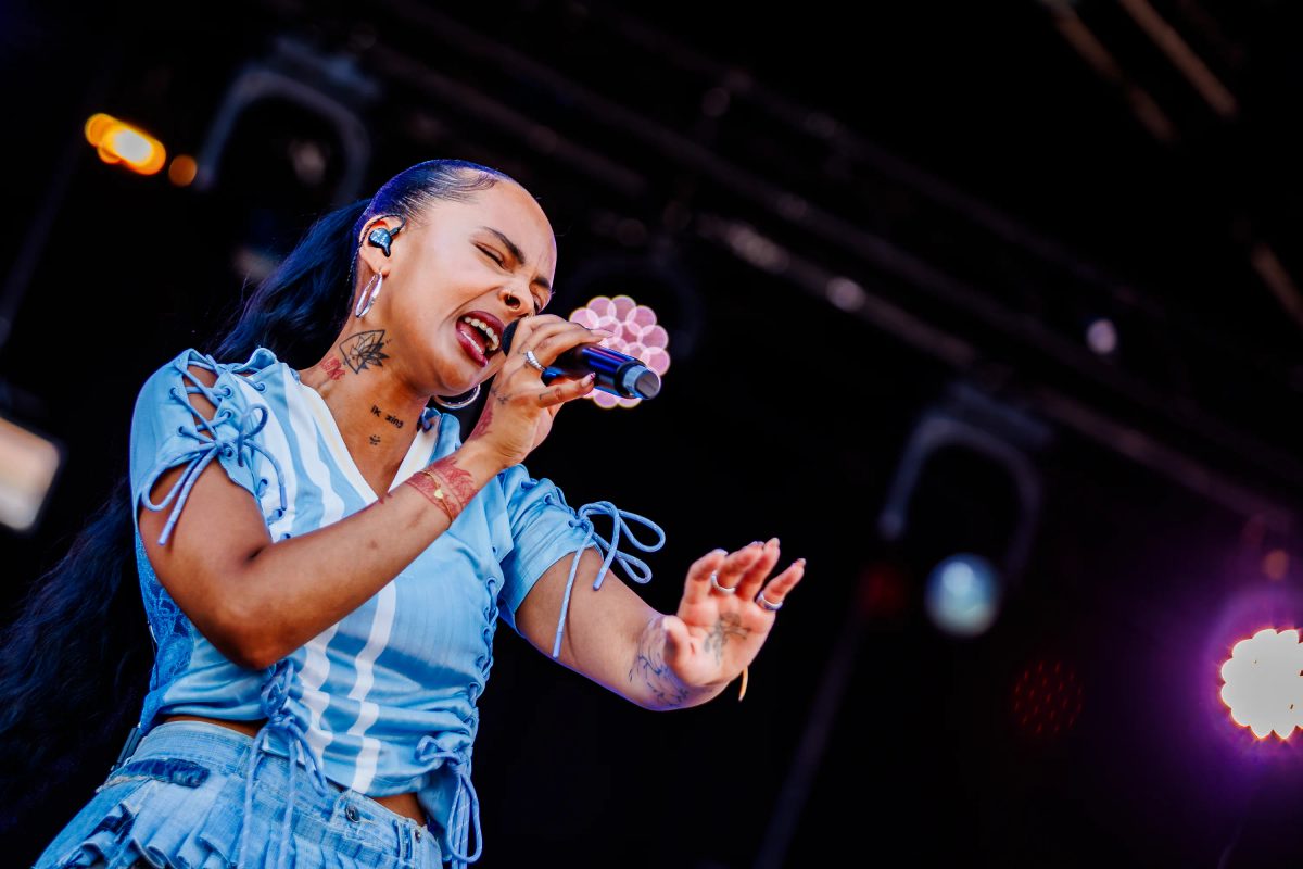 Zoë Livay tijdens het optreden op Umoja bij Concert at SEA 2026.