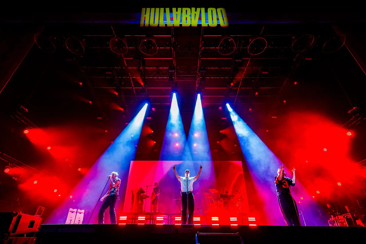 Goldband tijdens het optreden op Mayhem bij Hullabaloo 2025.