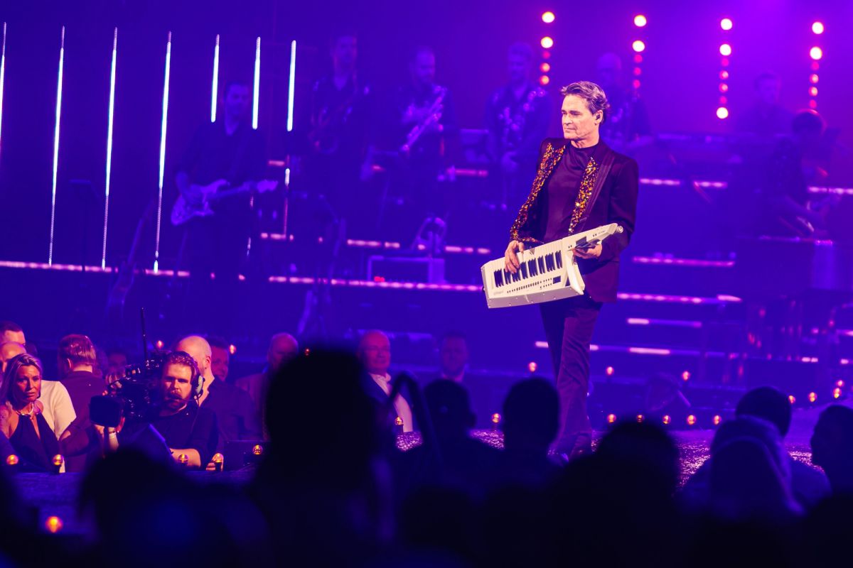 Jeroen van der Boom tijdens het optreden op RTM Stage bij The Pianoman Live 2025.