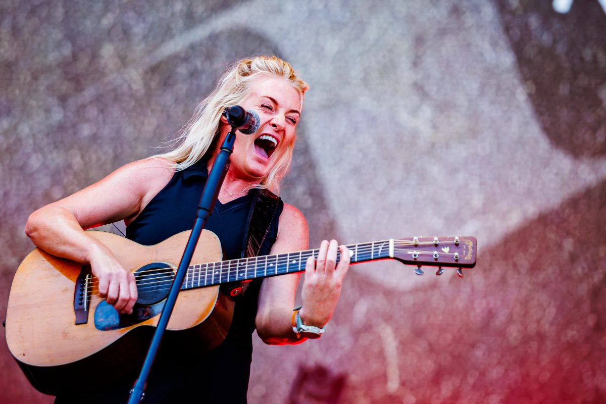 Sanne Hans (Miss Montreal) tijdens het optreden op Zeeland bij Concert at SEA 2026.