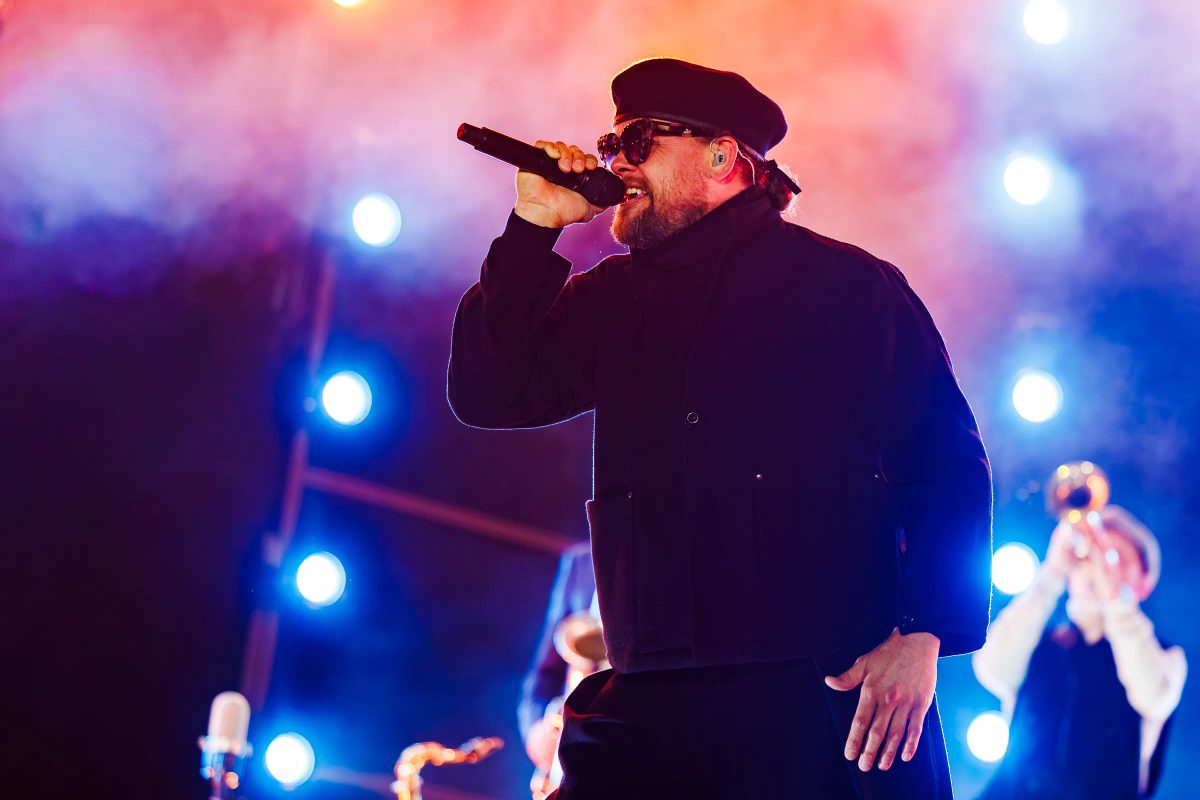 Marcel Veenendaal (DI-RECT) performing on MAYHEM at Hullabaloo 2026.