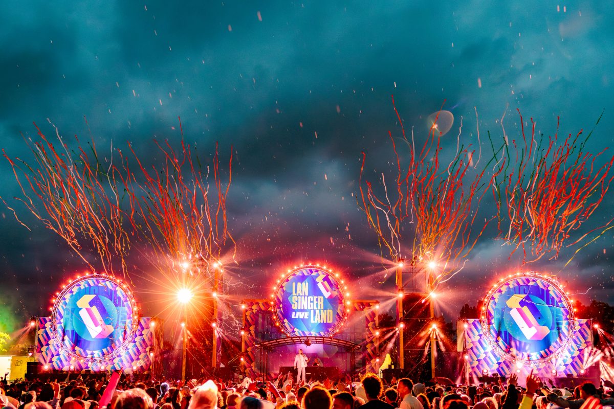 Tino Martin tijdens het optreden op Mainstage bij Lansingerland Live 2026.