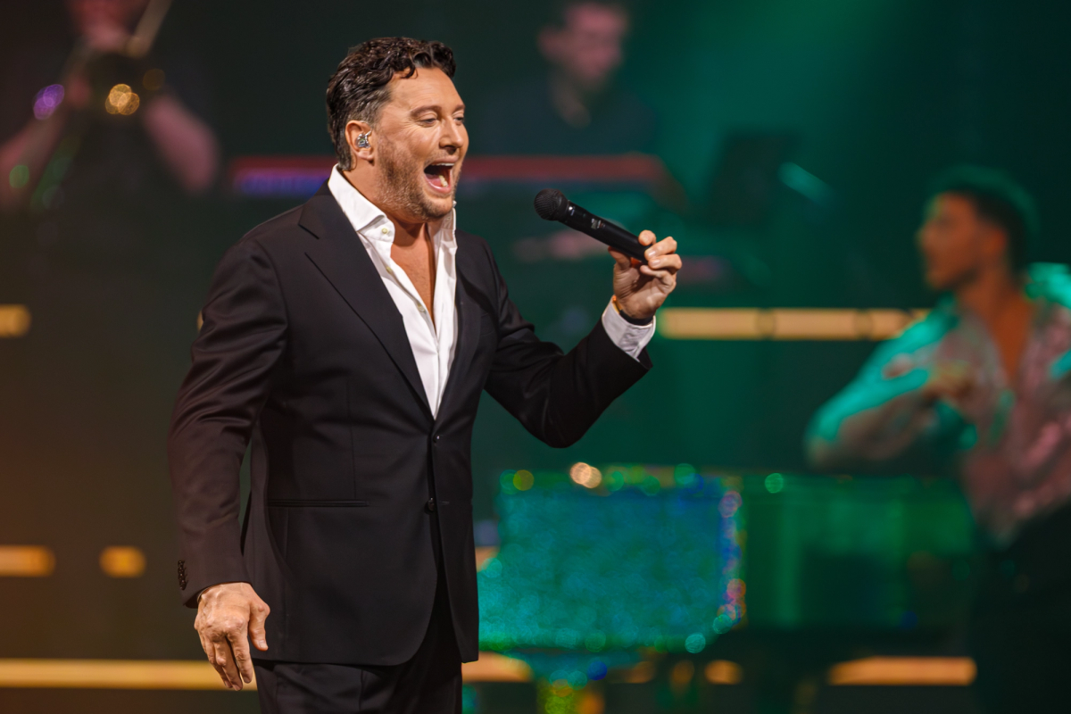 Tino Martin tijdens het optreden op RTM Stage bij The Pianoman Live 2025.