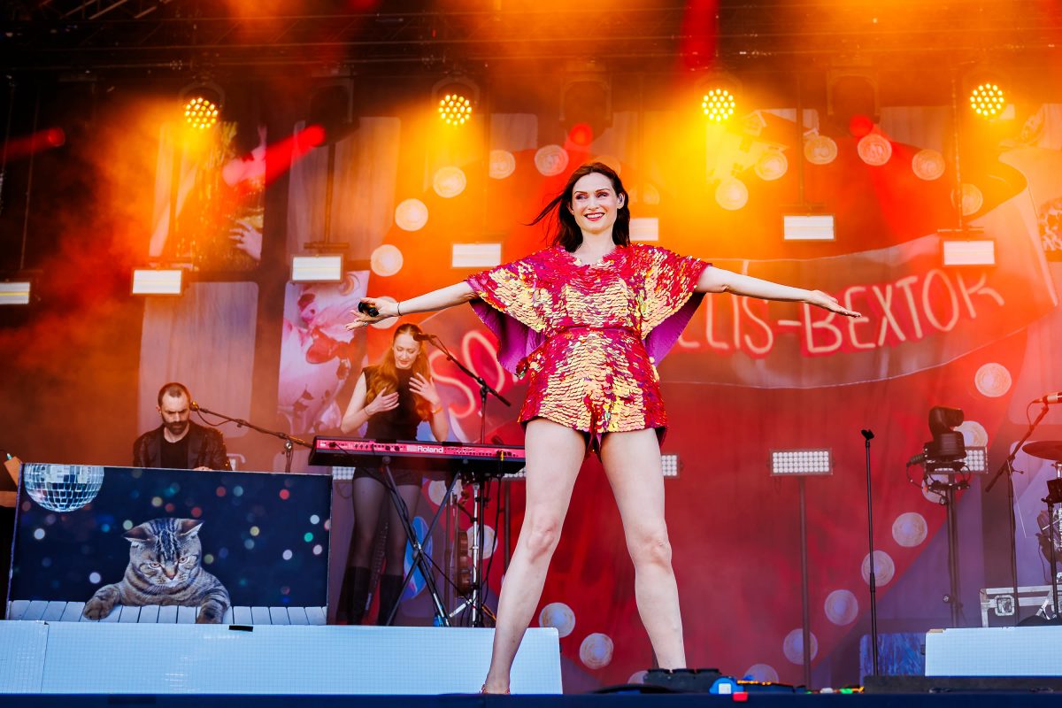 Sophie Ellis-Bextor tijdens het optreden op Umoja bij Concert at SEA 2026.