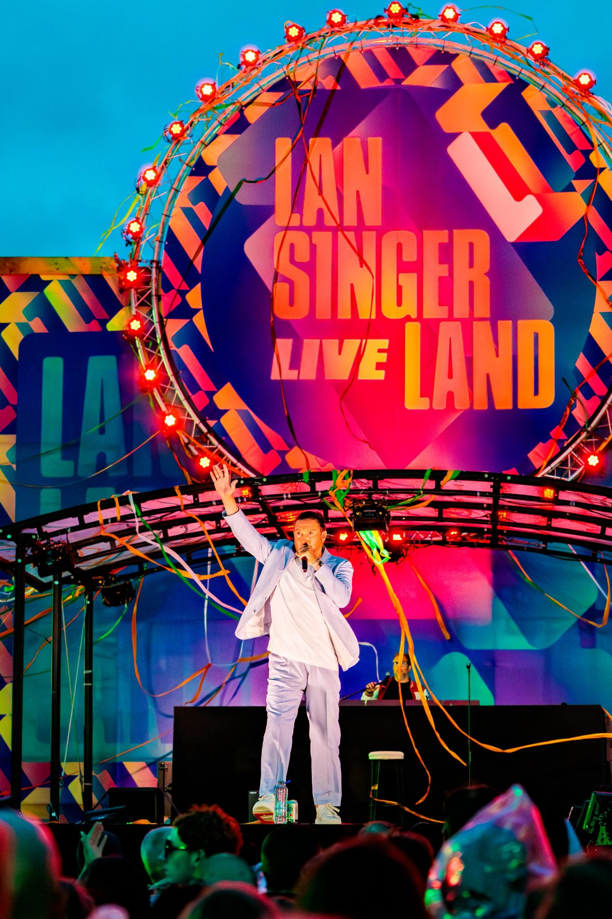 Tino Martin tijdens het optreden op Mainstage bij Lansingerland Live 2026.