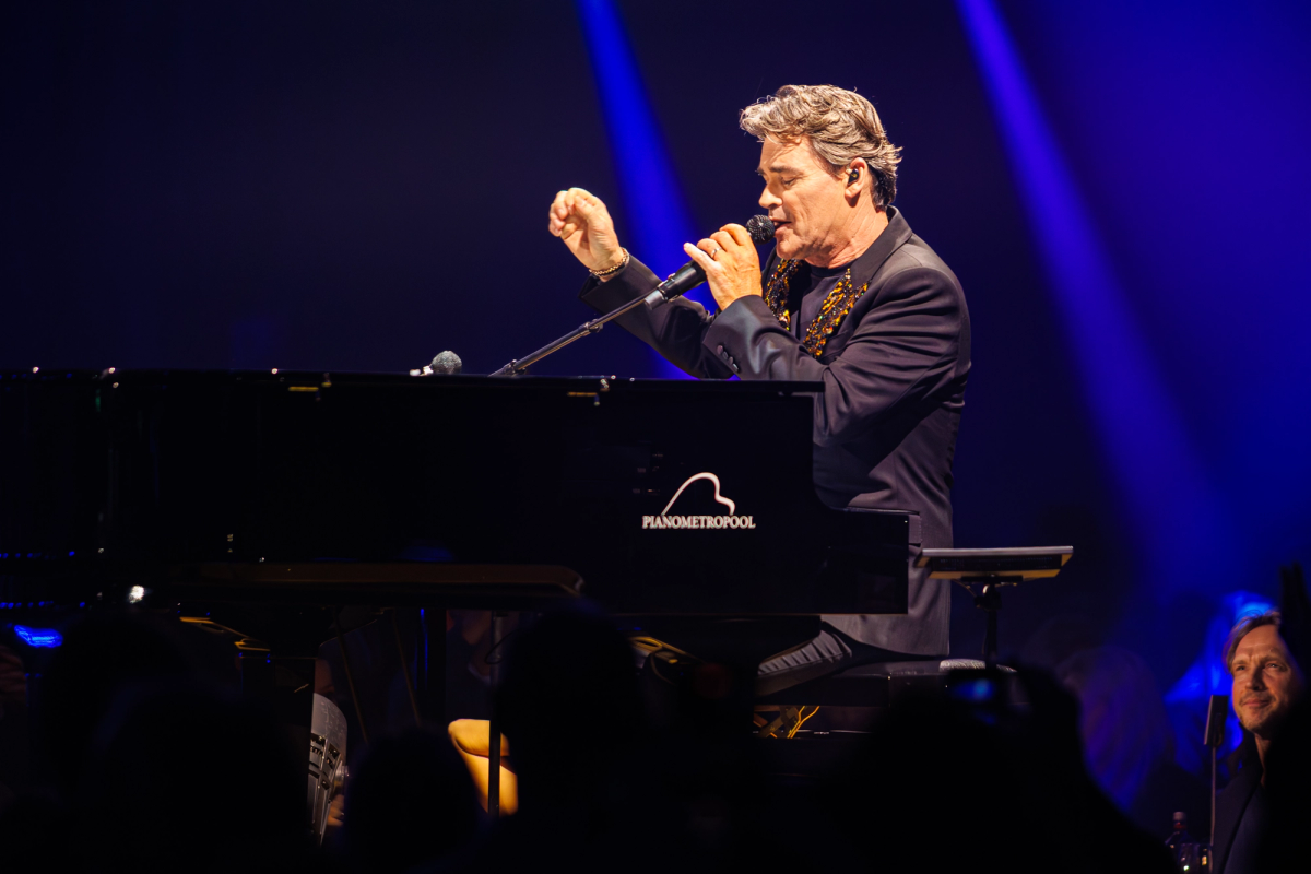 Jeroen van der Boom tijdens het optreden op RTM Stage bij The Pianoman Live 2025.