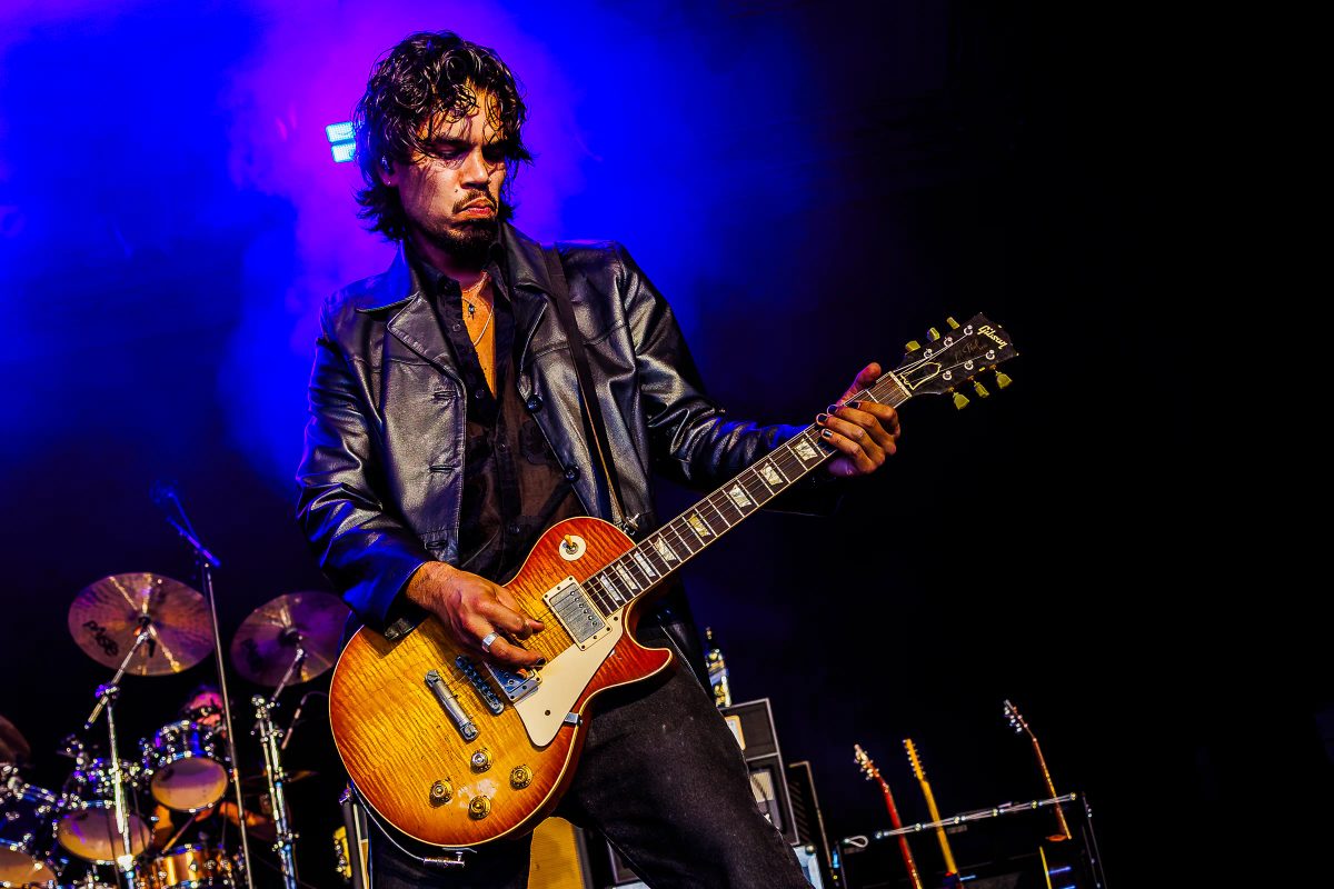 Cedric Siegers tijdens het optreden op Go-Tan Stage bij Appelpop 2026.