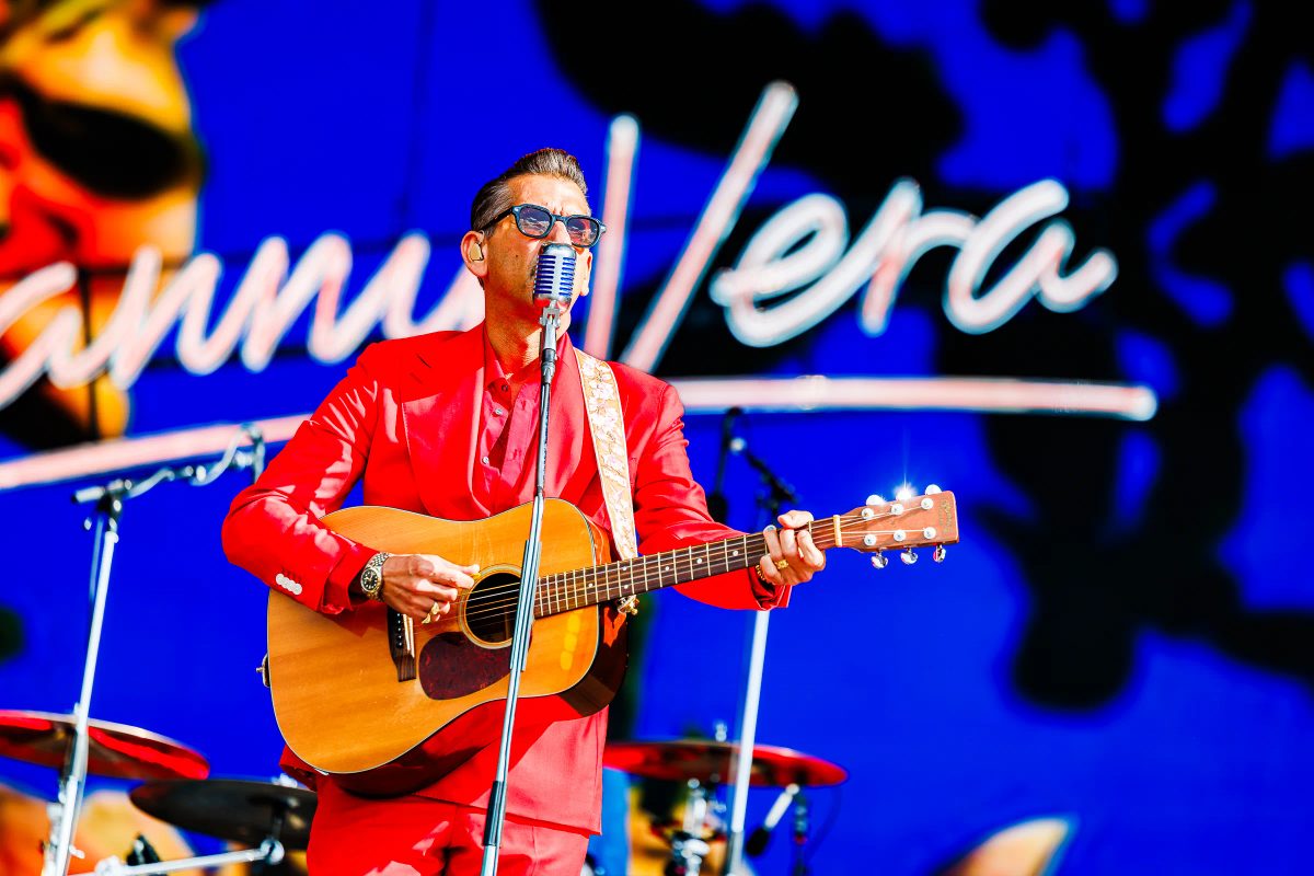 Danny Vera tijdens het optreden op MAYHEM bij Hullabaloo 2026.