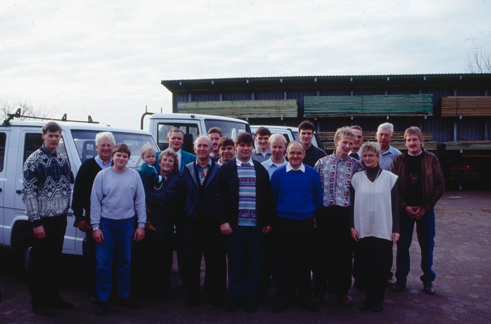 Das Team der Tischlerei M. Jensen zum Zeitpunkt der Übergabe.