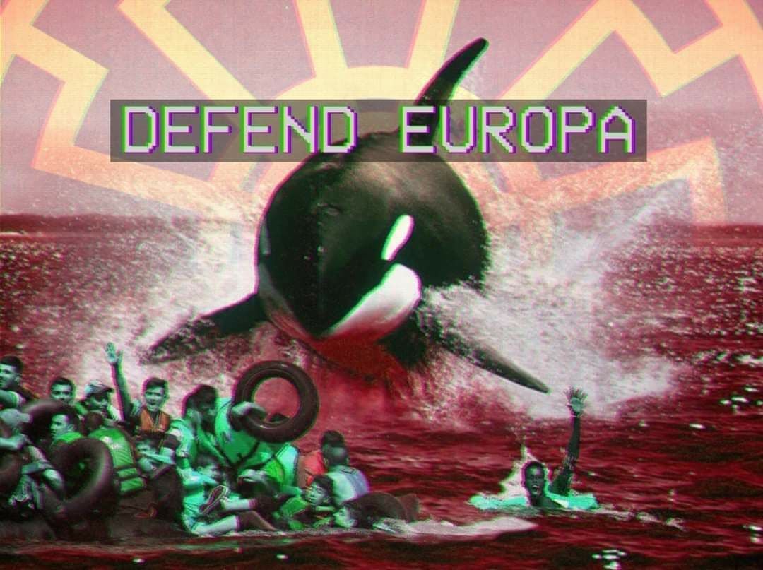 Une photo de demandeurs d'asile sur un radeau, avec une orque se précipitant sur eux. En arrière-plan se trouve un sonnenrad, et le texte ci-dessus en écriture blanche sur surbrillance noire indique « Defend Europa ».