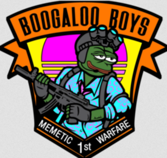 Insigne des Boogaloo Boys. Il représente Pepe avec un casque de vision nocturne, une chemise hawaïenne, un fusil d'assaut et des mitaines. Le texte ci-dessous indique "MEMETIC 1st WARFARE".
