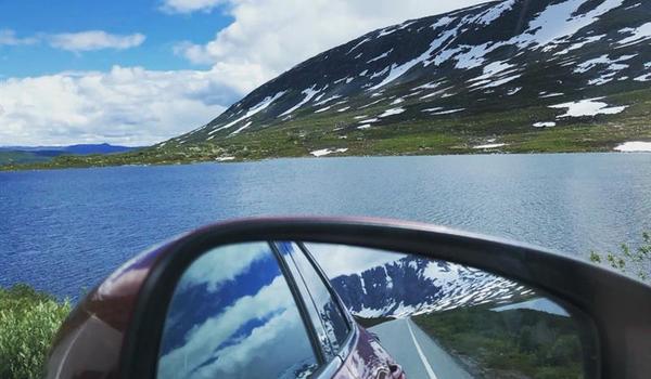 Norgesferie med bil? Husk at reiseforsikringen dekker egenandel ved uhell med leiebilen.