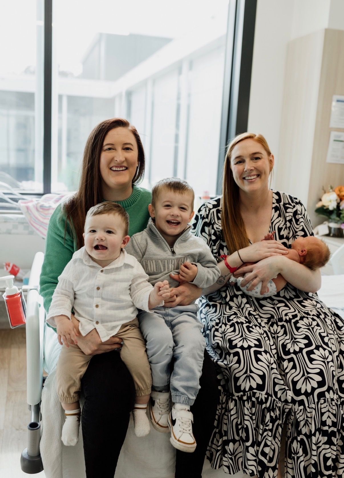 Mudgee mums Hilary and Amy with their 3 children