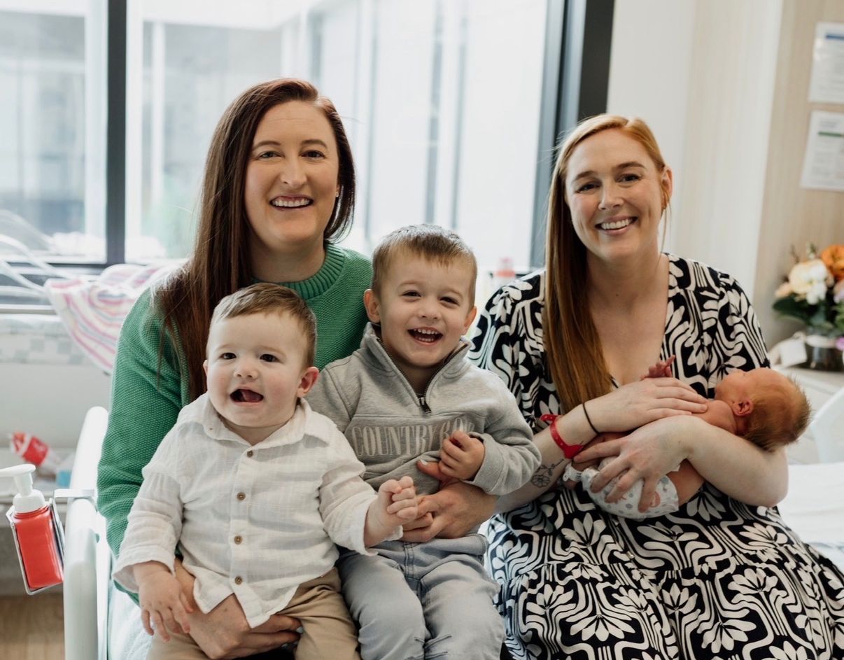 Mudgee mums Hilary and Amy with their 3 children