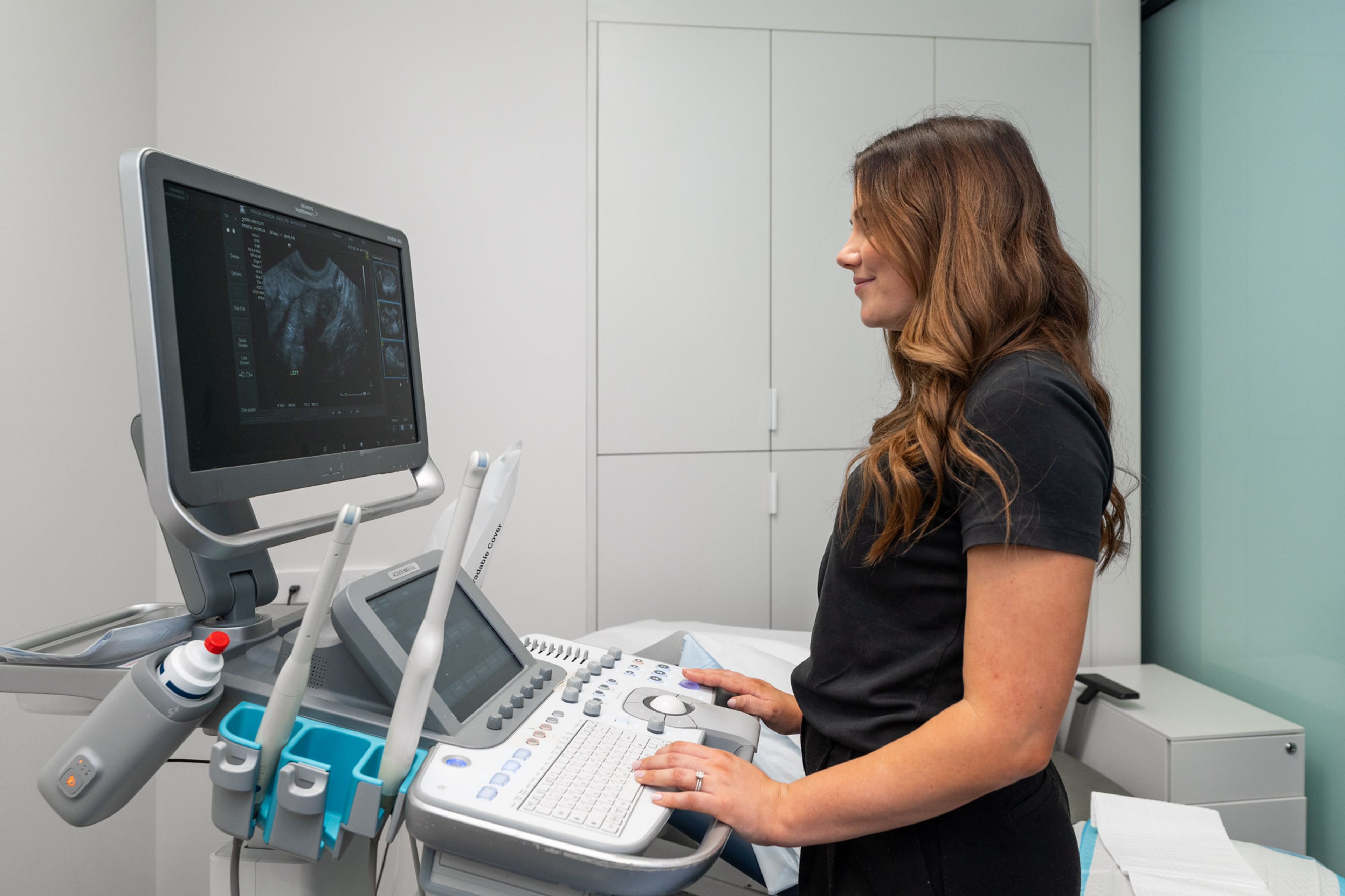 Patients consulting with specialist 