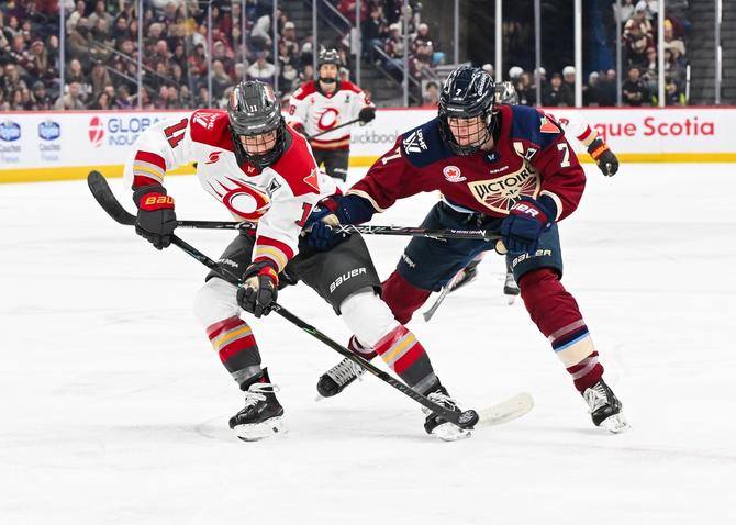 The Montréal Victoire’s Laura Stacey battles for the puck against the Ottawa Charge’s Brooke Hobson.