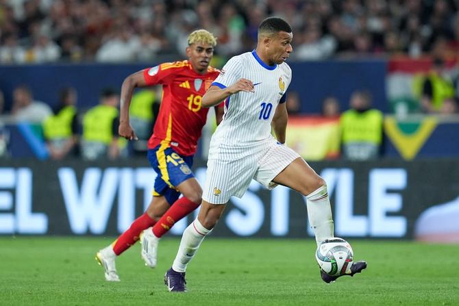 Lamine Yamal and Kylian Mbappé are pictured in a 2025 UEFA Nations League match.