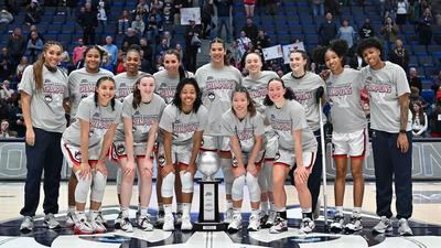 Bizarre night in college hoops sets up thrilling regular-season finale