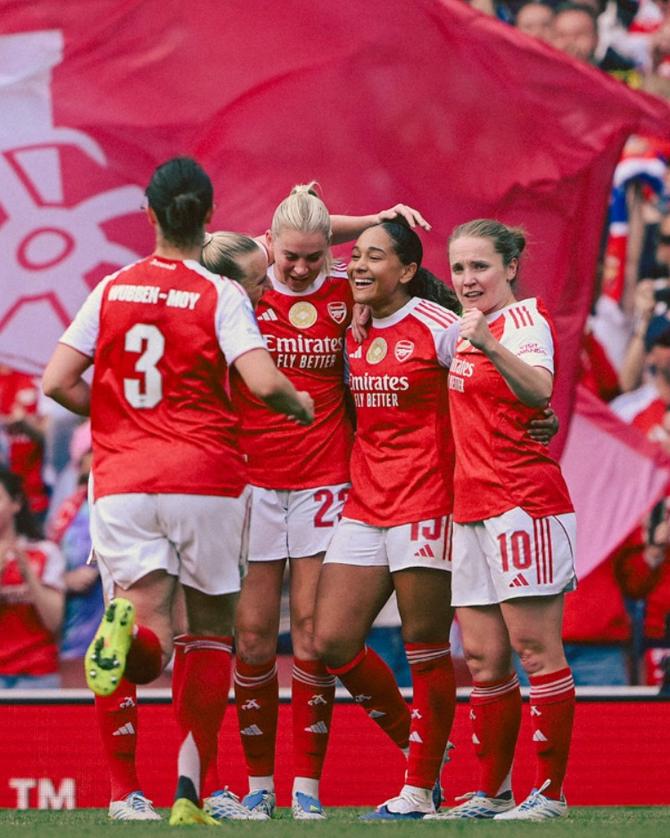 Arsenal players celebrate with Olivia Smith after her goal against OL Lyonnes.