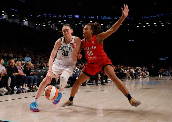 Naz Hillmon #00 of the Atlanta Dream guards Breanna Stewart #30 of the New York Liberty.