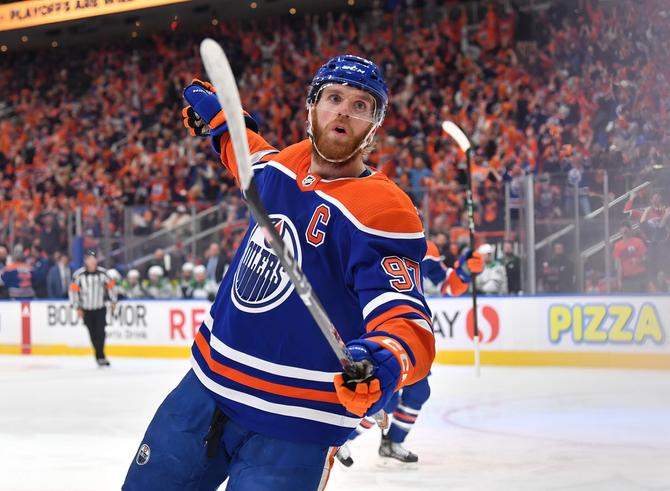 Connor McDavid of the Edmonton Oilers celebrates his first-period goal against the Dallas Stars.