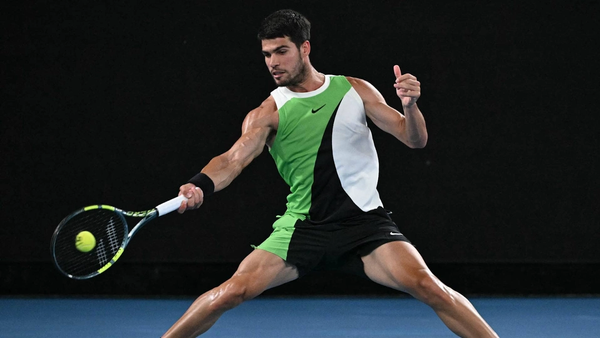 World No. 1 Carlos Alcaraz advances to Australian Open semis, two wins from career Grand Slam