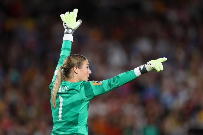 Mary Earps of England gives the team instructions during the FIFA Women's World Cup Australia & New Zealand 2023 Final match between Spain and England at Stadium Australia on August 20th, 2023 in Sydney, Australia.