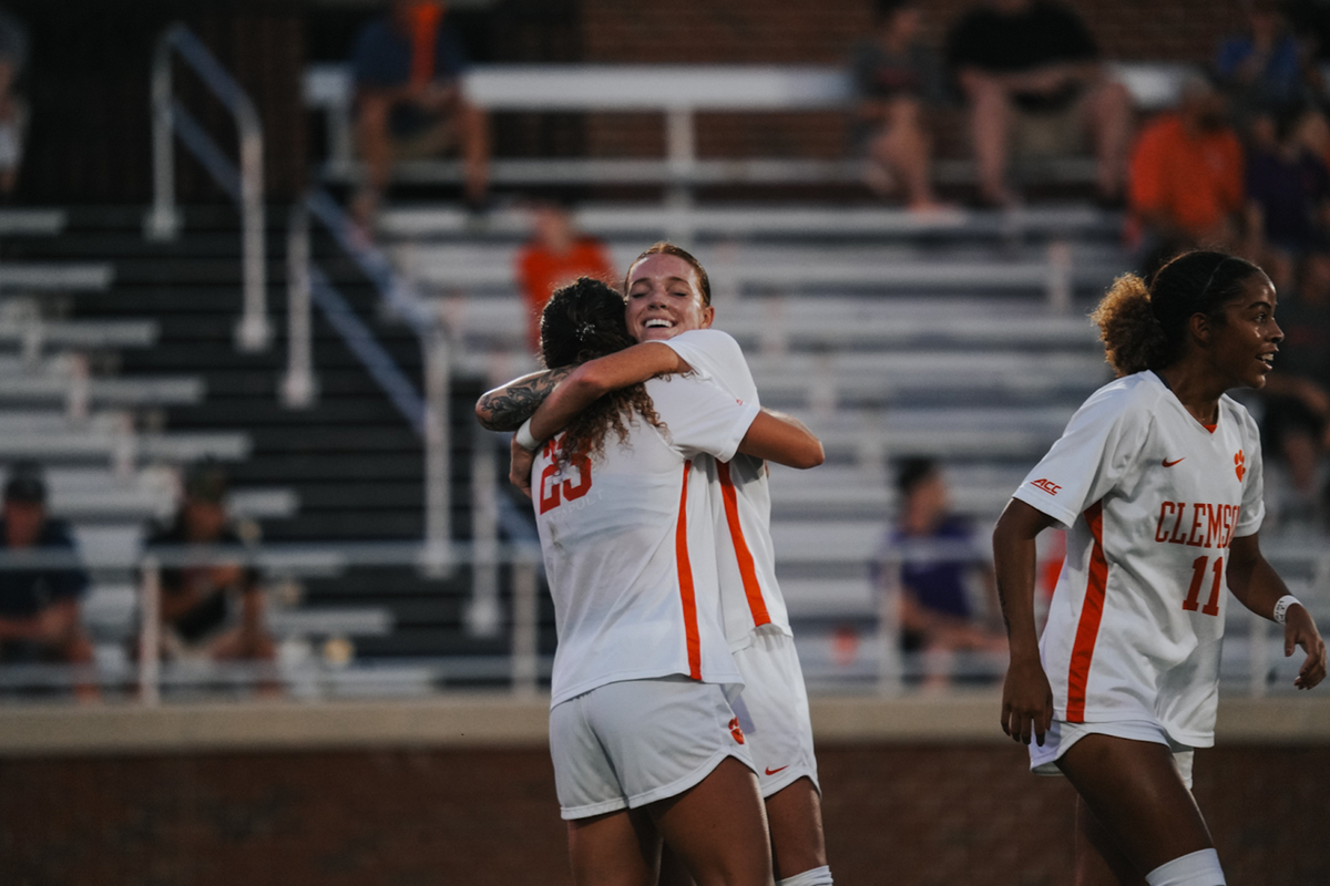 The Top 25 struggled against unranked teams in NCAA women's soccer