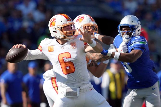 Tampa Bay Buccaneers QB Baker Mayfield throws the ball.