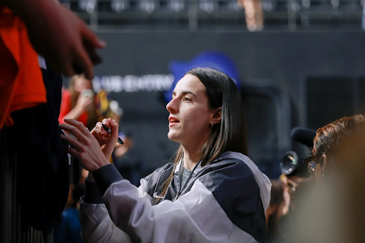 Caitlin Clark card shatters records as the WNBA superstar transforms the women’s sports trading cards landscape