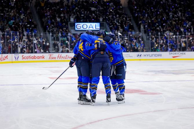 Toronto Sceptres celebrating on the ice