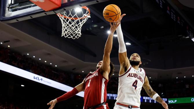 Alabama’s Mark Sears goes for the ball against Auburn’s Johni Broome.