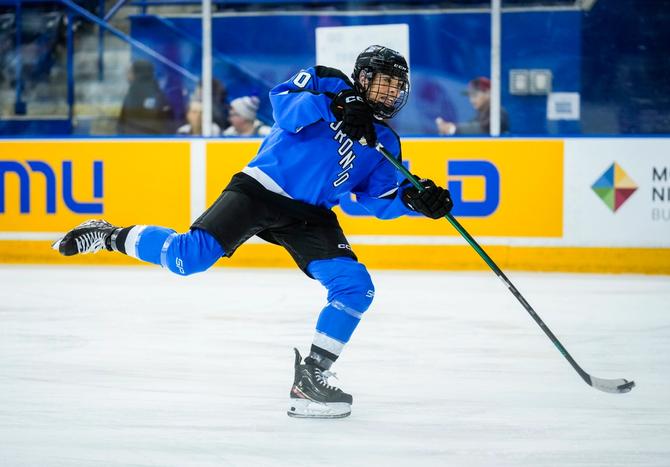PWHL Toronto’s Sarah Nurse warms up on the ice.