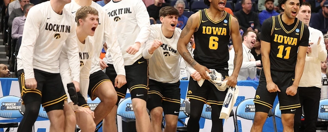 The Iowa men’s basketball bench celebrates.