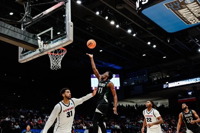 Wagner men’s basketball’s Melvin Council Jr. goes for a shot.